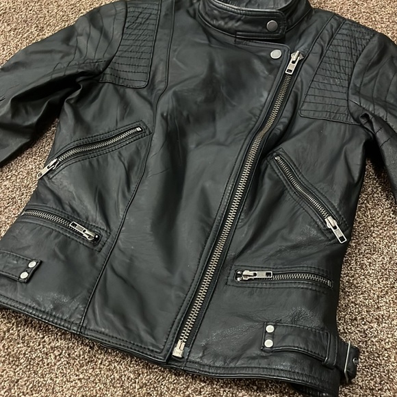 Danier 2XS leather jacket. Some fading on leather (front of collar in last pic) - Picture 3 of 12